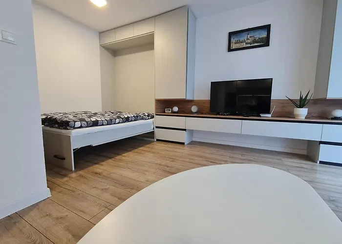 Διαμέρισμα Calvin - Sklenarska 1 *