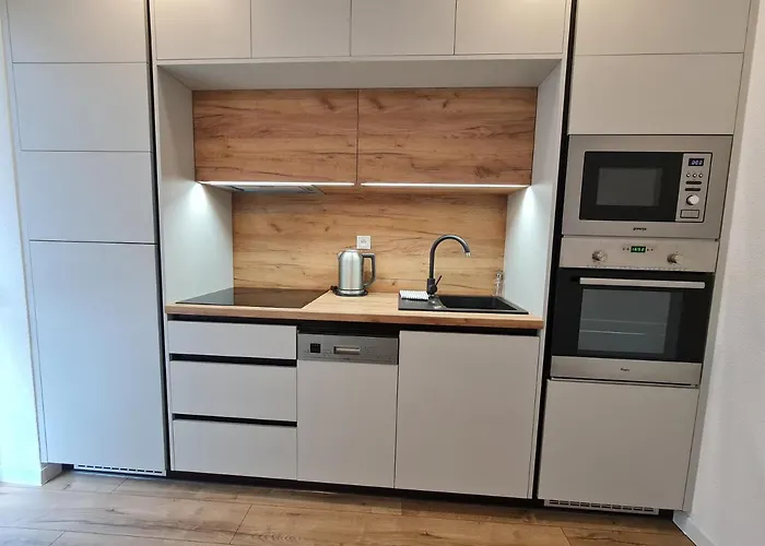 Calvin - Sklenarska 1 *